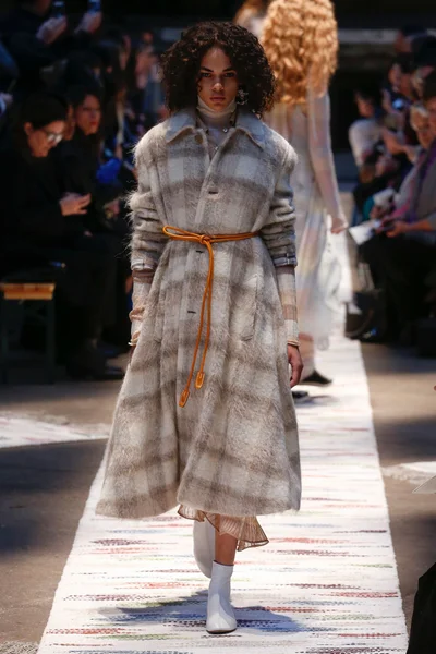 Look 5